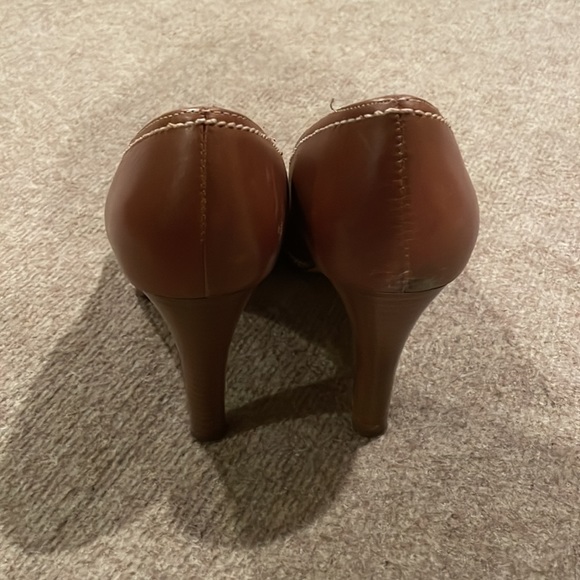 Brown peep-toe shoes with stitching detail - Picture 3 of 7